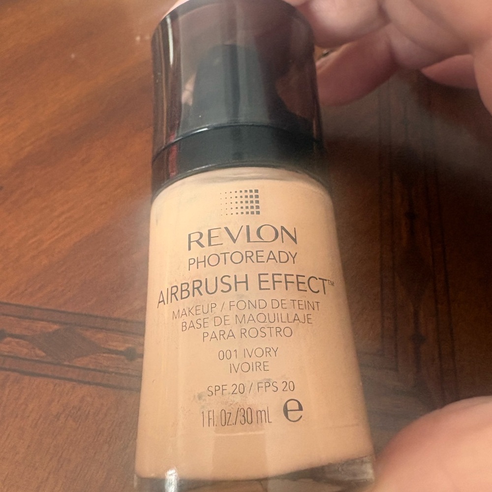 NWOT Revlon PhotoReady Airbrush Effect Foundation ivory 001 30ml